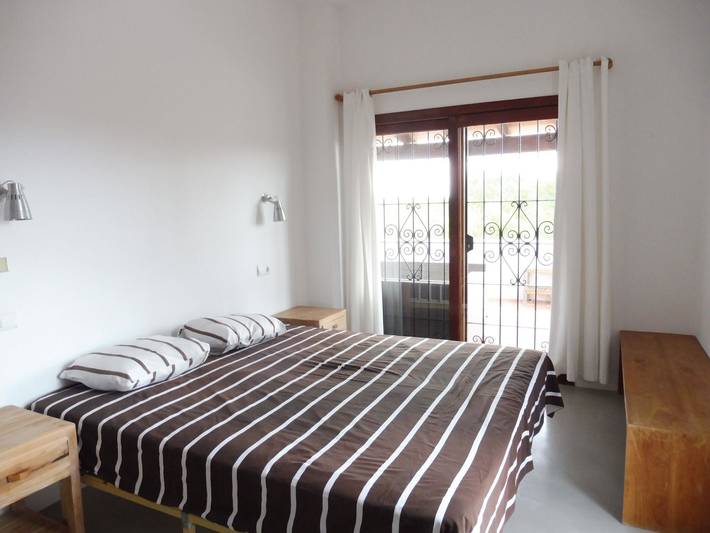 Ferienhaus für 6 Personen, mit Terrasse und Garten sowie Pool und Ausblick auf Ibiza - 4