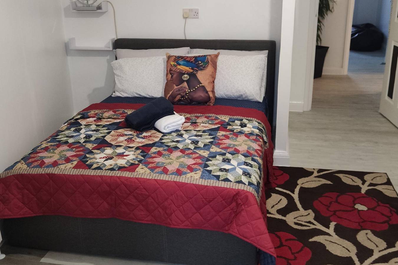 Entire vacation apartment, Apartment - Sleeps 4 - Balcony - Parking in Barking and Dagenham, London