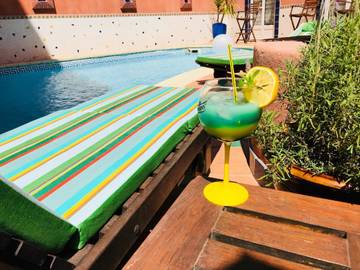 Hôtel pour 2 personnes, avec terrasse et piscine, animaux acceptés à Lodève