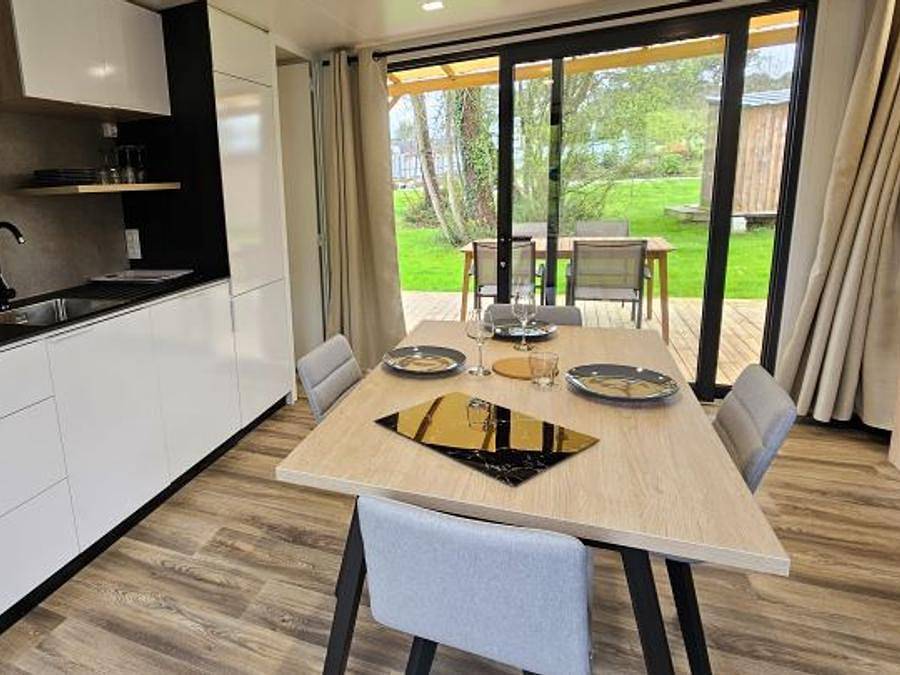 Camping Domaine de Kervallon - Mobilhome 4 personas - Elegance 40m² (2 habitaciones - 2 baños - Aire acondicionado) terraza semicubierta 27m² - Nuevo para 2024 in Caro (desambiguación), Región de Vannes