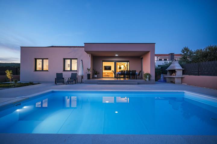 Ferienhaus für 6 Personen, mit Garten und Terrasse in Sukosan - 3