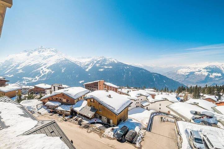 Appartement entier, Wifi, pied des pistes de ski, vue bâtiment, remise en forme, piscine, sauna, hammam, télévision in La Rosière, Montvalezan
