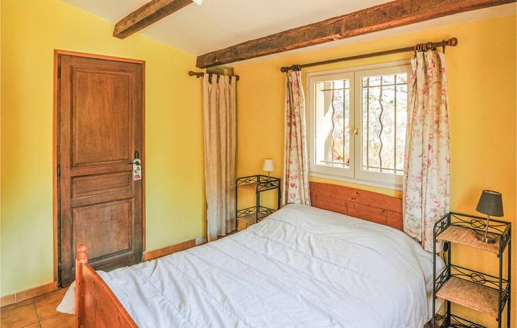 Geräumiges Apartment mit WiFi, Babybett, Garage, TV & Pool in Aups, Brignoles Region