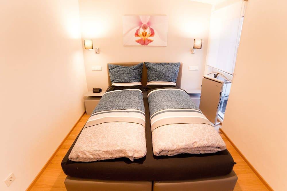 Entire apartment, Stylish penthouse apartment with terrace in best location with grand piano in Trier (City), Trier
