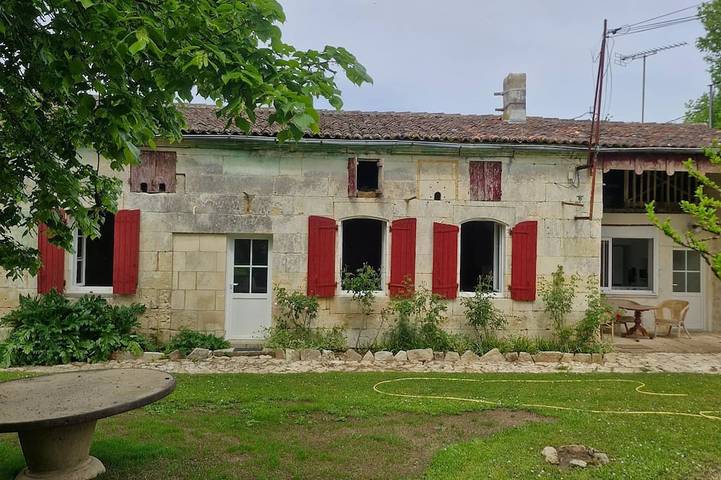 Location de vacances pour 4 personnes, avec jardin à Villars-en-Pons