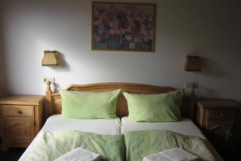 Ganze Wohnung, Ferienwohnung Georg Gassenhuber - Ferienwohnung (2 Schlafz.) in Unterammergau, Bayerische Alpen