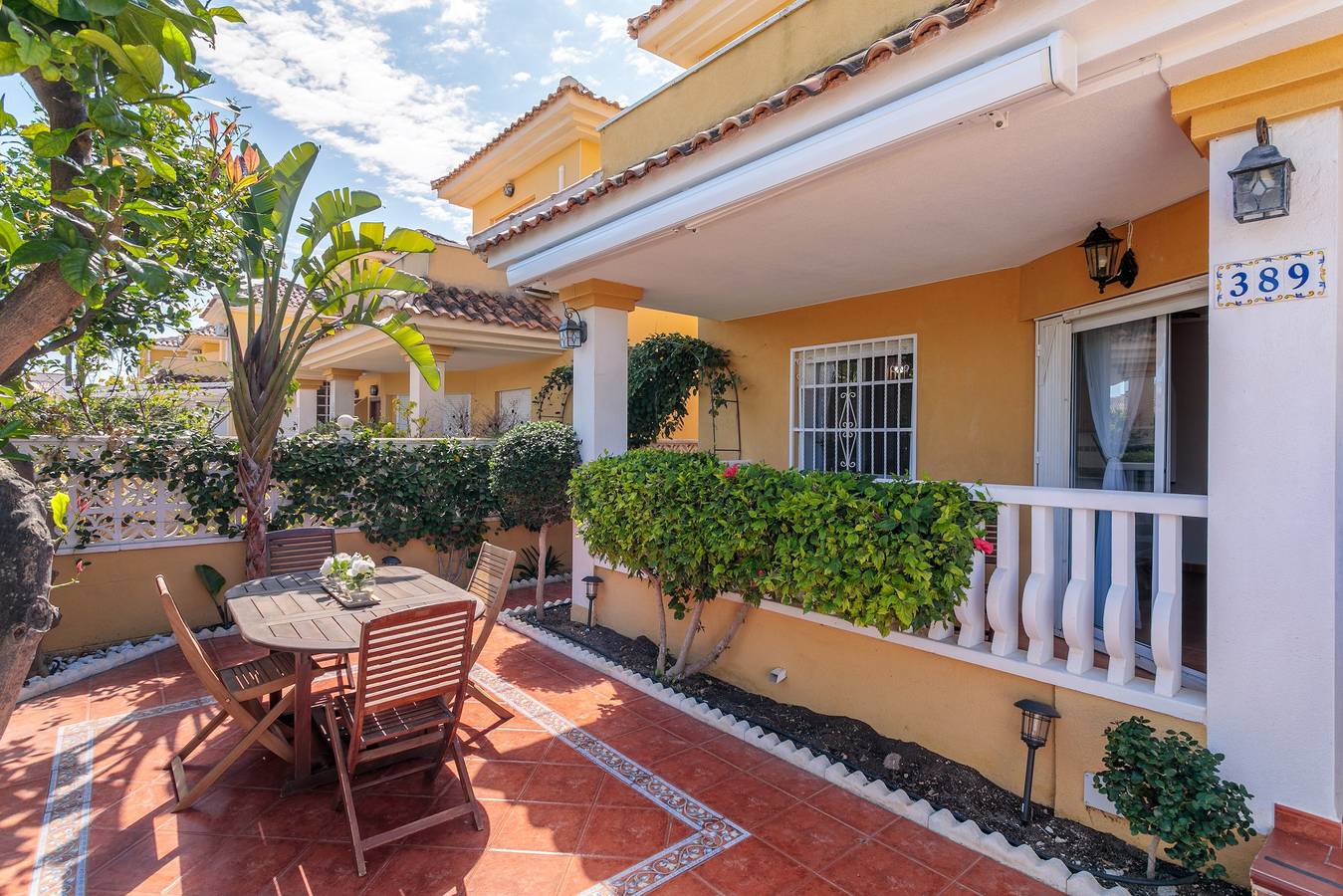 Casa de vacaciones 'Playa Carabassi' con piscina compartida, terraza privada y Wi-Fi in Santa Pola, Costa Blanca