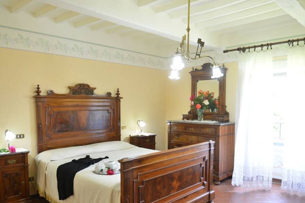 Palazzo Delle Rose & Torre Monterchi in Monterchi, Valtiberina