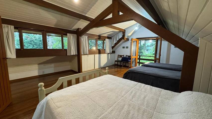 Casa de férias para 12 pessoas, com jacuzzi e jardim e ainda varanda em Monte Verde