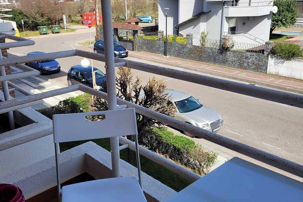 Entire apartment, First row Berria beach !!! with Large Pool in Santoña, Cantabrian Coast