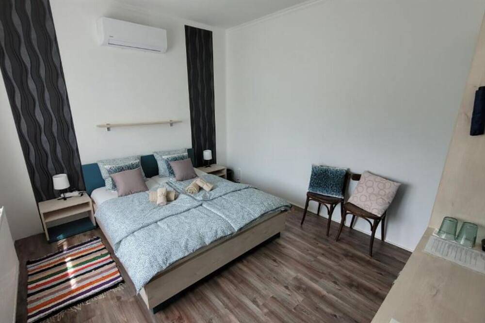 Ganze Wohnung, Gyöngyike Apartmanház Vonyarcvashegy - Two-Bedroom Apartment 1 in Vonyarcvashegy, Balaton Hochland Nationalpark