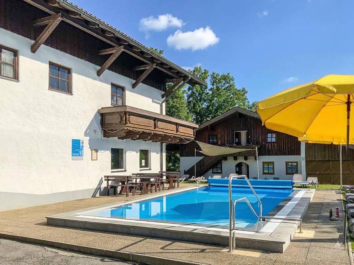 Ferienwohnung für 5 Personen, mit Ausblick und Pool sowie Garten und Sauna in Hauzenberg