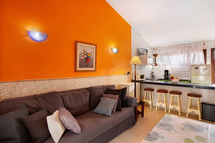 Casa de vacaciones 'Haus Brigitte' con piscina compartida, Wi-Fi y aire acondicionado in Maspalomas, San Bartolomé de Tirajana
