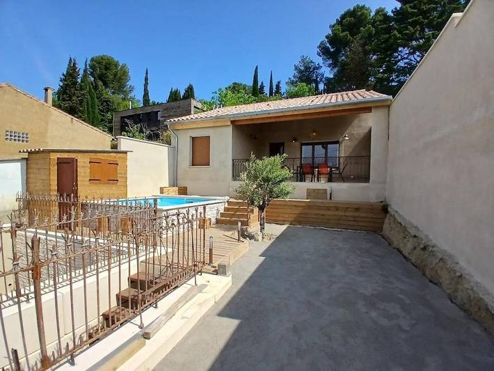 Location de vacances pour 6 personnes, avec jardin et jacuzzi ainsi que piscine et terrasse à Pennautier