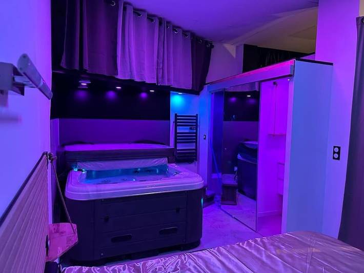 Gîte pour 2 personnes, avec sauna et jacuzzi à Montmorot - 4