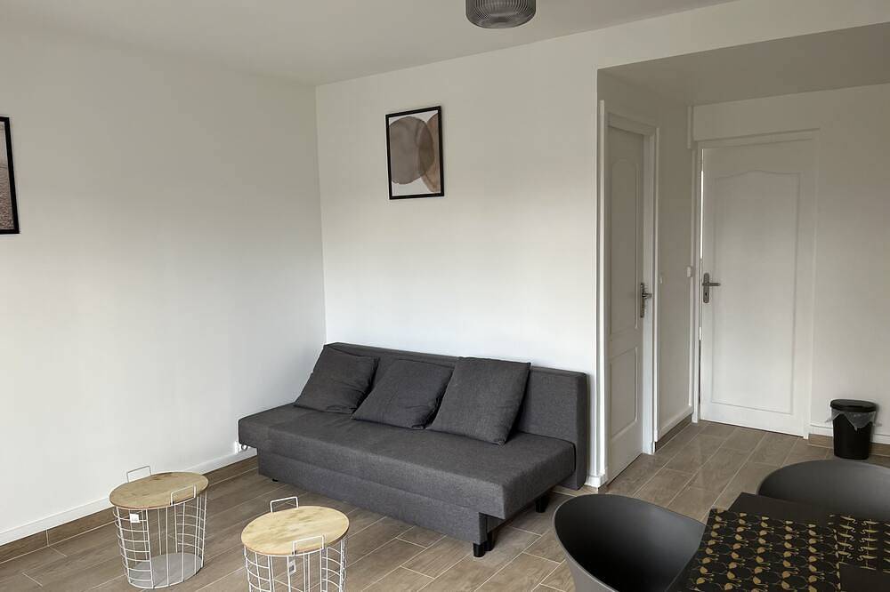 Entire apartment, 2 Pièces Tout Confort Proche Aéroport Charles de Gaulle Le Bourget Villepinte in Le Blanc-Mesnil, Seine-Saint-Denis