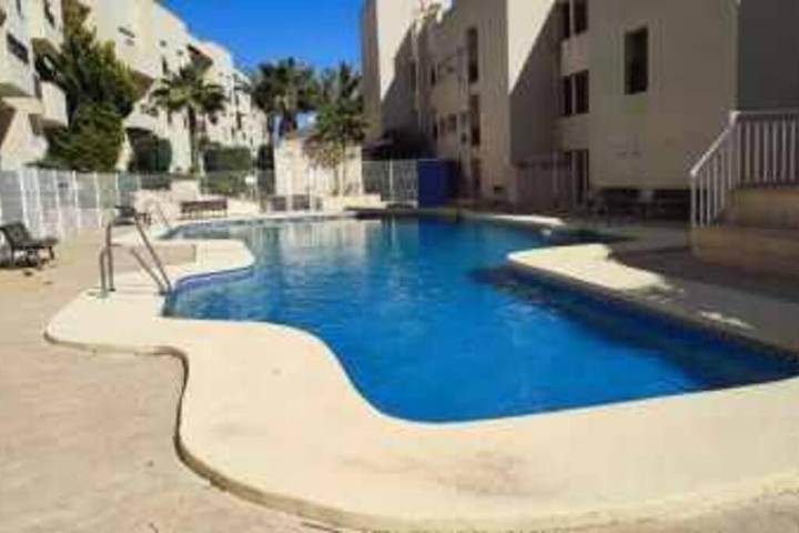 Apartamento de vacaciones para 4 personas, con piscina además de vistas y jardín - 1