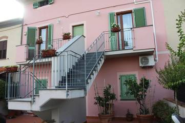 Maison d’hôte pour 2 personnes, avec terrasse et vue à Castelfranco di Sotto