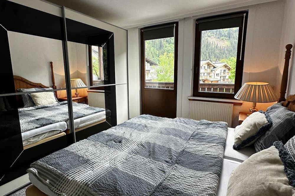 Geheel appartement, 5 minutes walk to cable car! Family size Apartment at super location. in Mayrhofen, Zillertaler Alpen