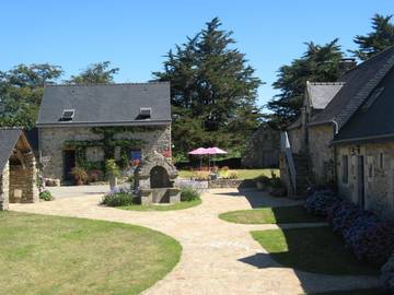 Gîte pour 4 personnes, avec jardin à Treffléan