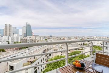 Gîte pour 4 personnes, avec balcon à Courbevoie