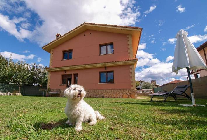 Apartamento para 6 personas, con vistas y jardín, Se admiten mascotas en Medina de Pomar