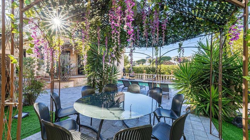 Vacation rental for 12 people in Cannes