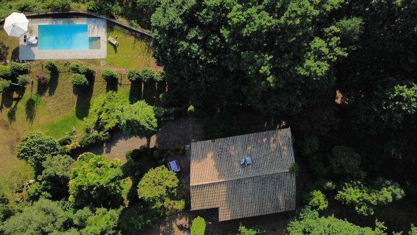 Gîte pour 5 personnes, avec Balcon et Terrasse ainsi que Jardin et Piscine dans Vilarinho (Valdosende)