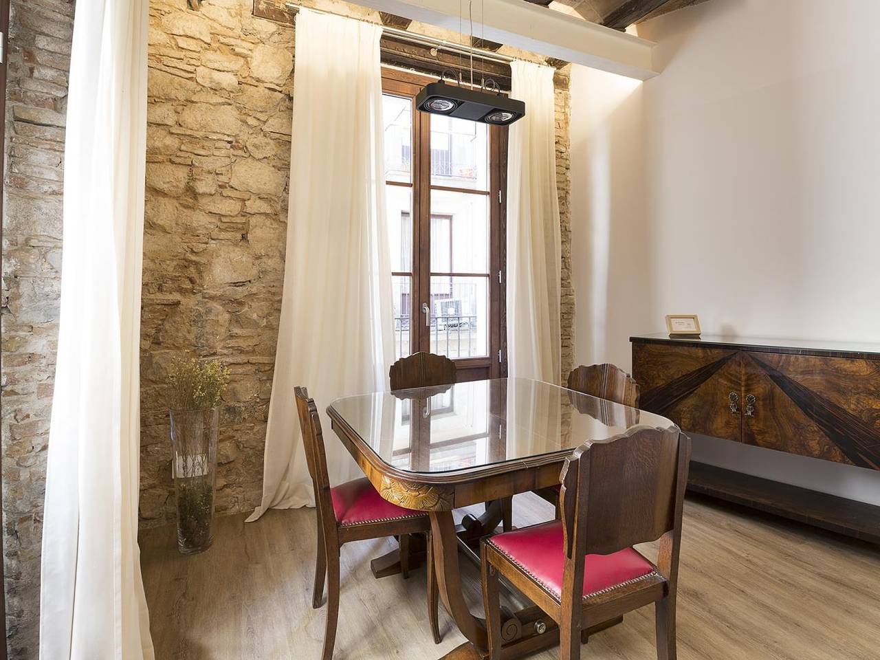Entire holiday apartment, Superior Deluxe One Bedroom Apartment in Barcelona Centre, Barcelona