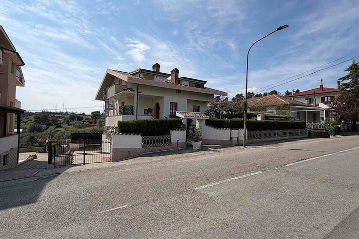 Holiday apartment for 6 people, with balcony - 1