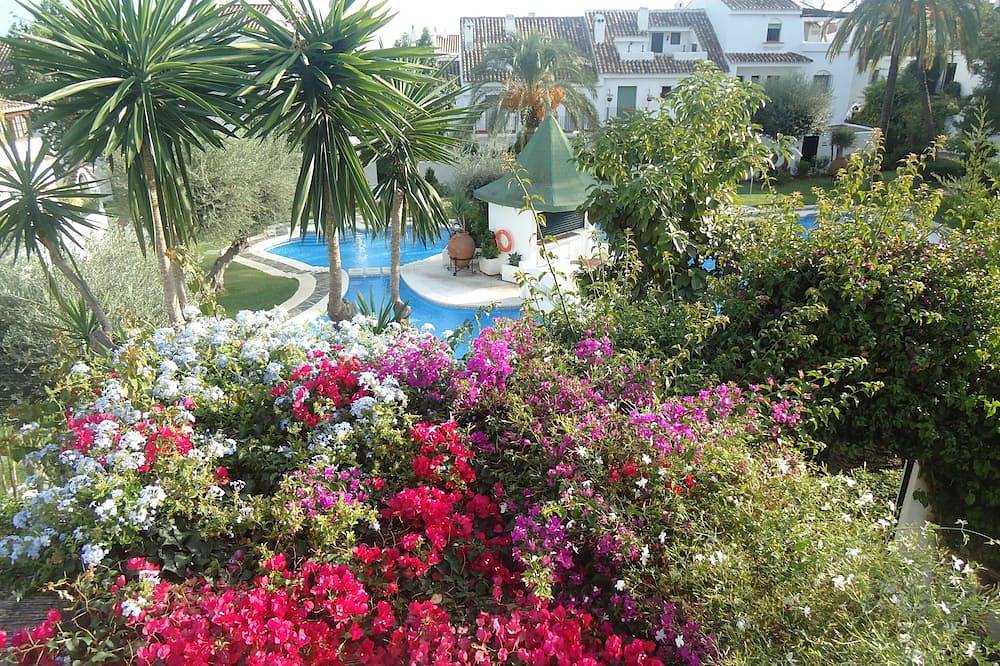 Bezauberndes, ruhig gelegendes, weisses Haus im Herzen von Marbella in Marbella, Costa del Sol