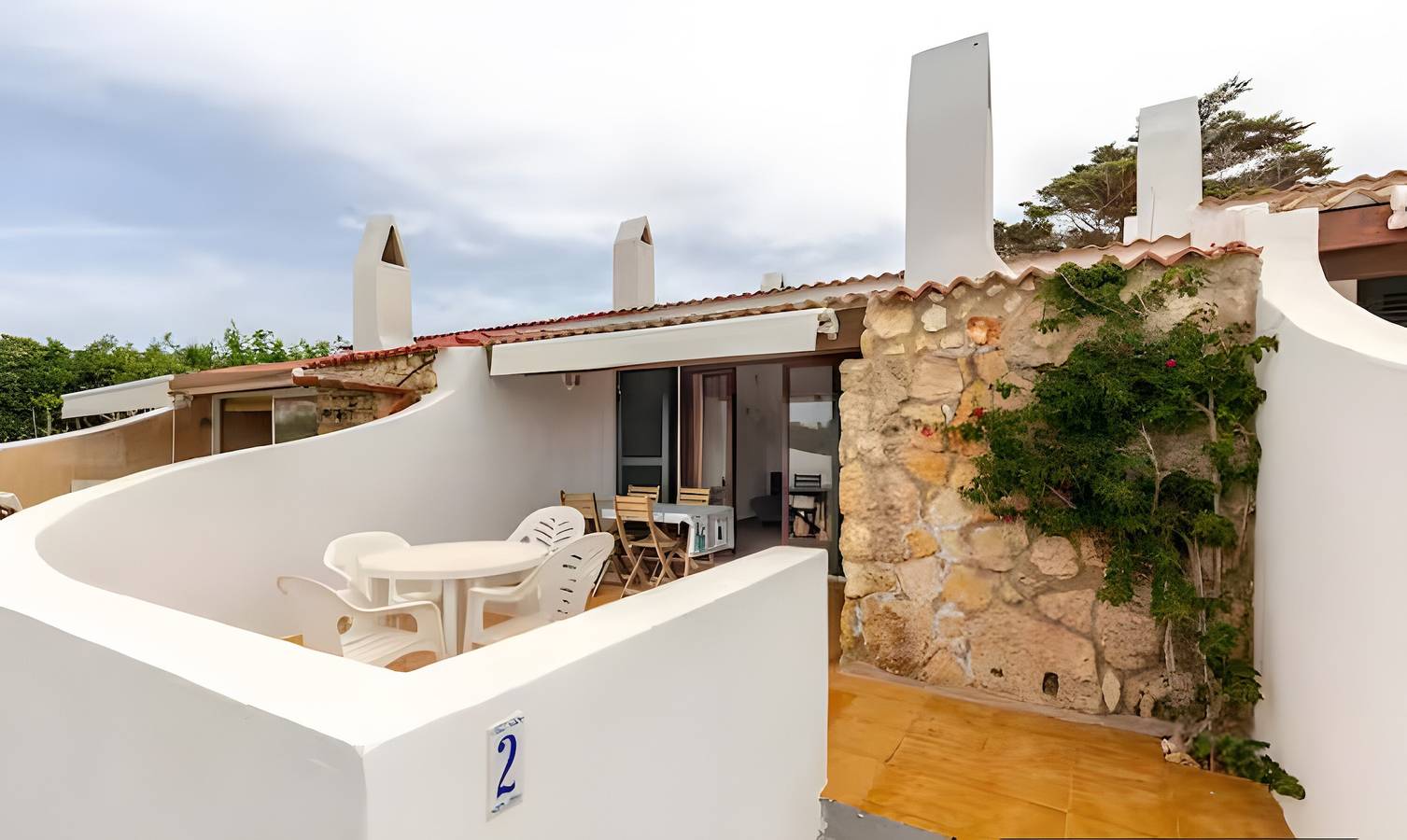 Apartamento entero, Apartamento 'Villa Estrellas 2' con piscina compartida, terraza privada y Wi-Fi in Cap d'Artrutx, Ciudadela