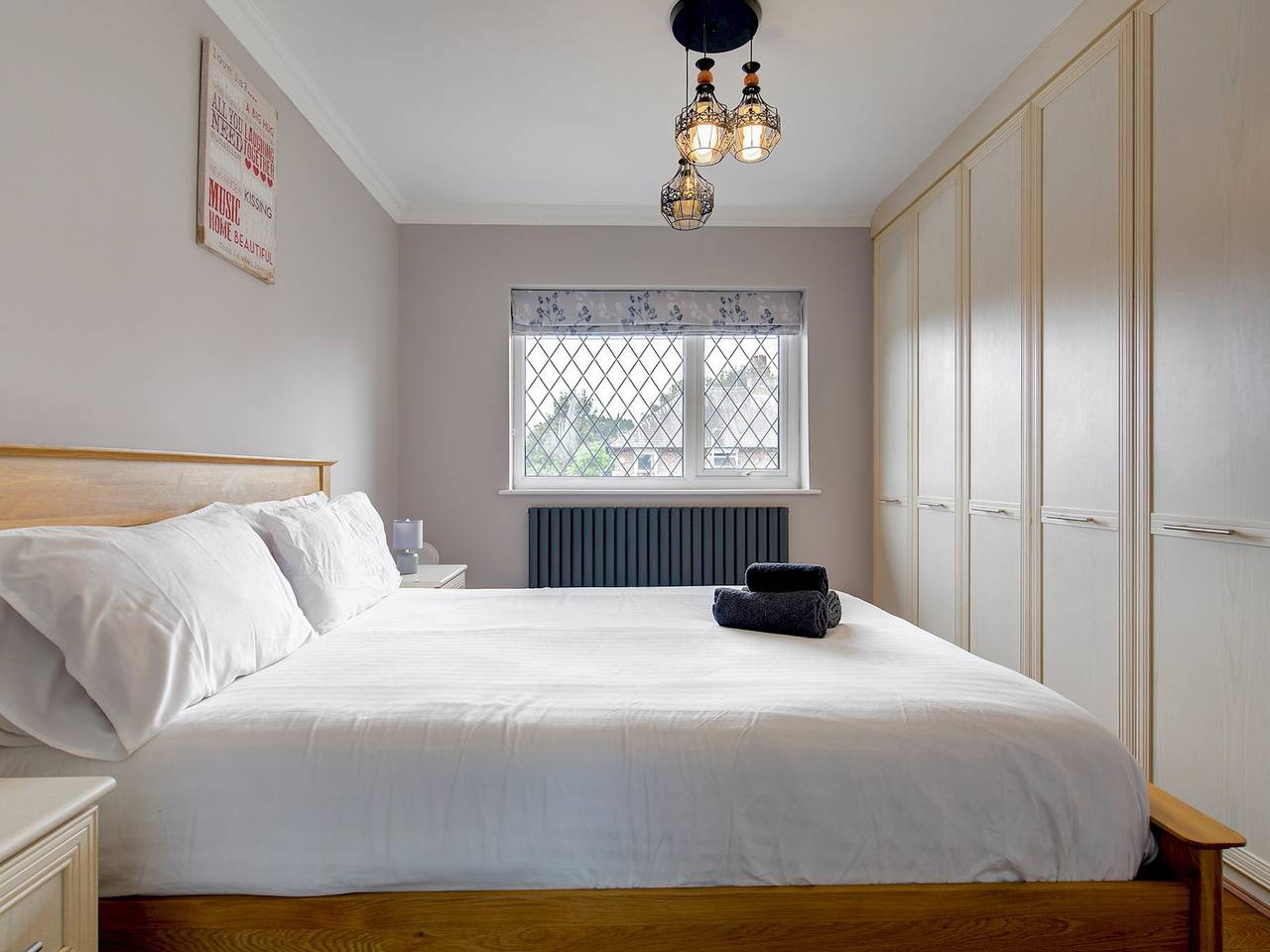 Spacious Heald Green Home with Free Parking - Pass the Keys in Stockport, Greater Manchester