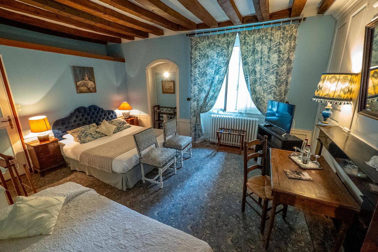 Deluxe Double Room with Bath in La Flèche, Sarthe