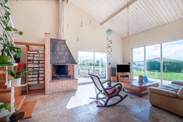 Location de vacances pour 6 personnes, avec Balcon et Terrasse ainsi que Jardin et Piscine à Villeneuve-sur-Lot