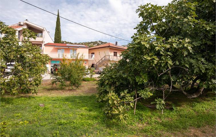 Gemütliche 100 m² große Wohnung in der Nähe der Küste und des Stadtzentrums mit Terrasse und Parkplatz in Peračko Blato, Dubrovnik-Neretva