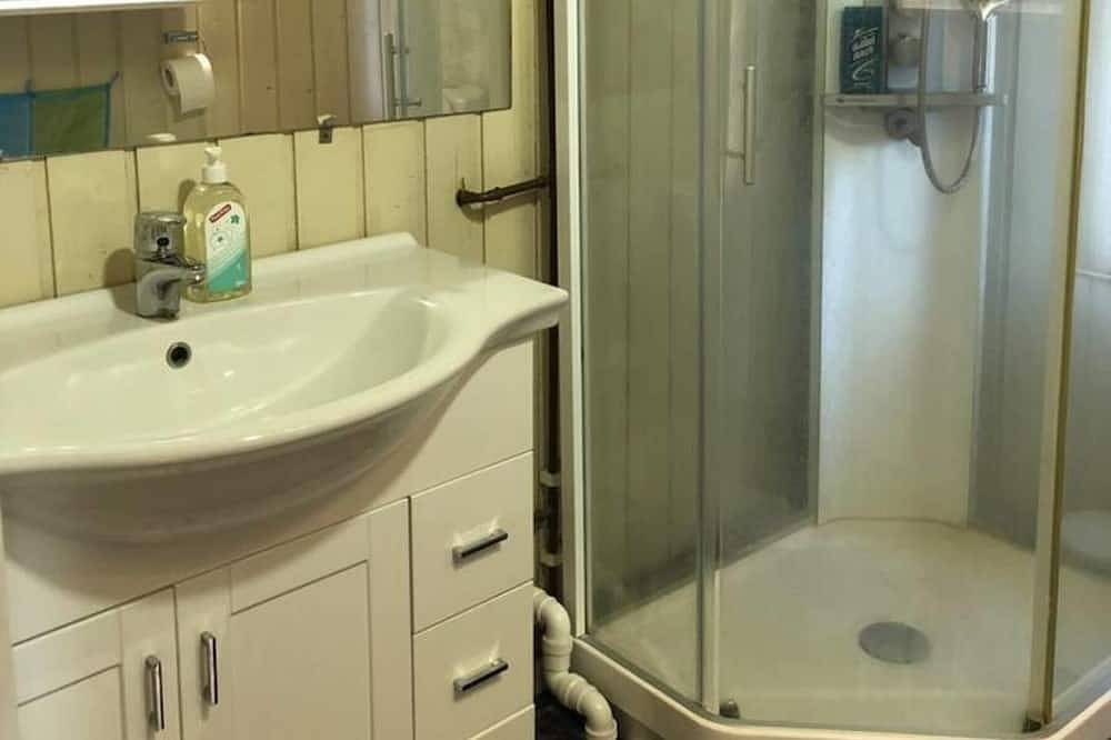 Cottage - Sleeps 6 - Parking - Patio in Levanger