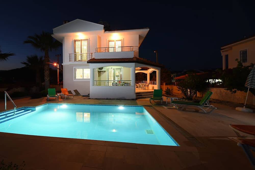 Atemberaubende, freistehende Villa mit 3 Schlafzimmern, eigenem Pool, geräumigem Garten und Wlan in Fethiye, Türkische Ägäis