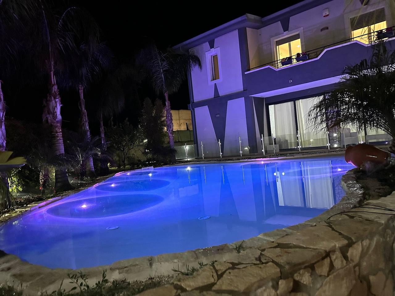 Villa 'Joel' con vista mare, Wi-Fi e aria condizionata in Fontane Bianche, Cassibile
