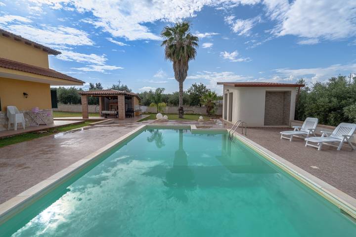 Villa 'Mariavittoria' avec vue sur mer, Wi-Fi et climatisation in Floridia, Province de Syracuse