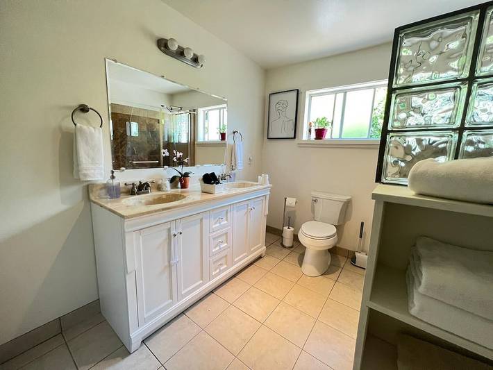 Vacation rental for 6 people, with yard and terrace in Mendocino County