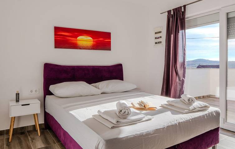 Gemütliche 2-Zimmer-Wohnung mit Terrasse, WLAN und Strand in der Nähe in Novigradsko More, Zadar