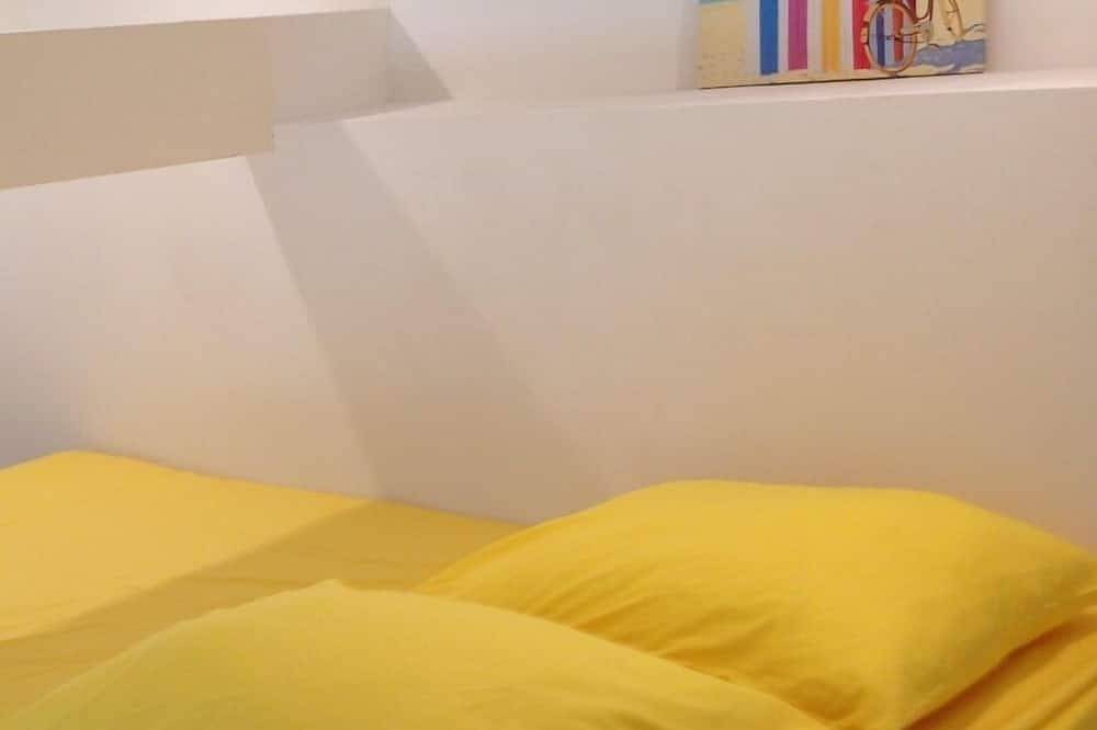 Appartement entier, Joli Studio Mezzanine A 300M De La Mer in Nice, Région de Nice