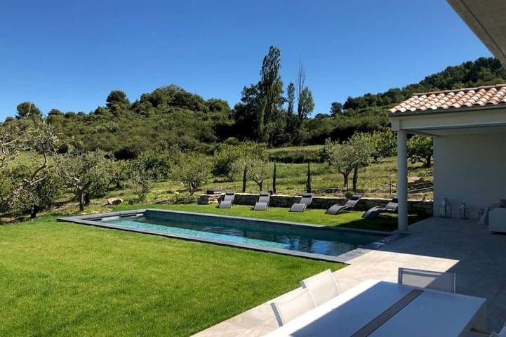 Location de vacances pour 6 personnes, avec sauna ainsi que terrasse et jardin à Venasque