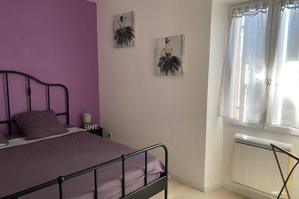 Village house opposite the port and 50 m. from the beach. in Saint-Chamas, Istres region