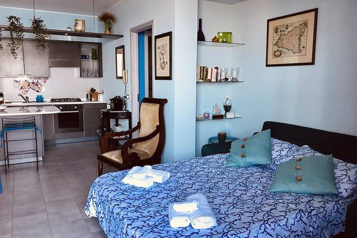 Ganze Wohnung, Helles Apartment mit herrlichem Ausblick in Mazzarò, Taormina