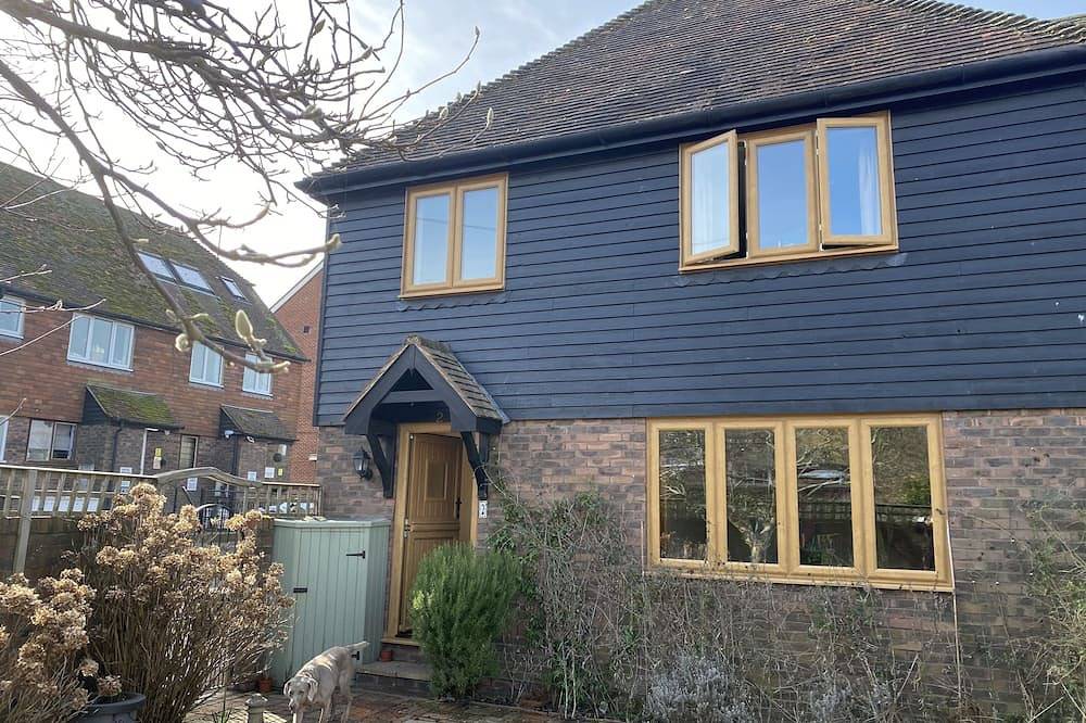 Two bedroom cottage in the heart of Rye with private parking. in Rye, East Sussex