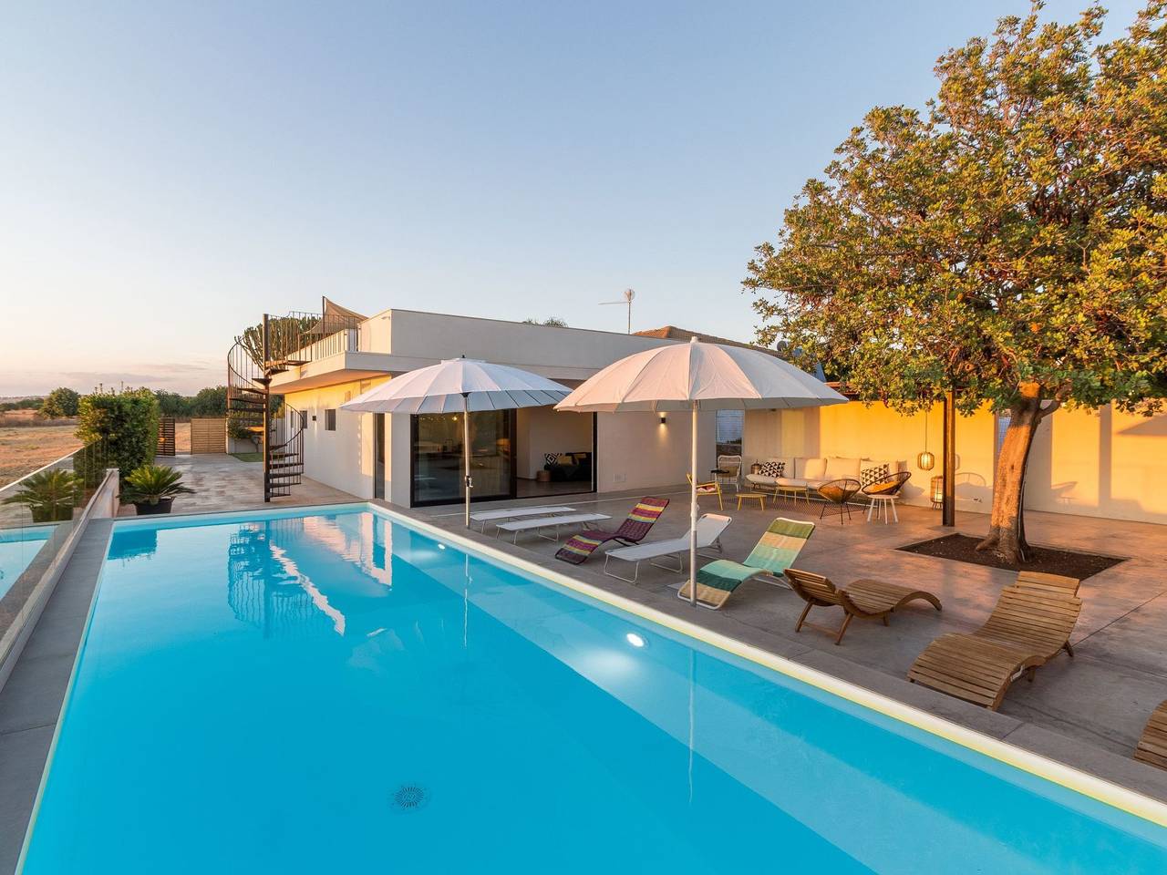 Demetra, moderne Villa mit Pool und Meerblick in Ragusa, Provincia di Ragusa