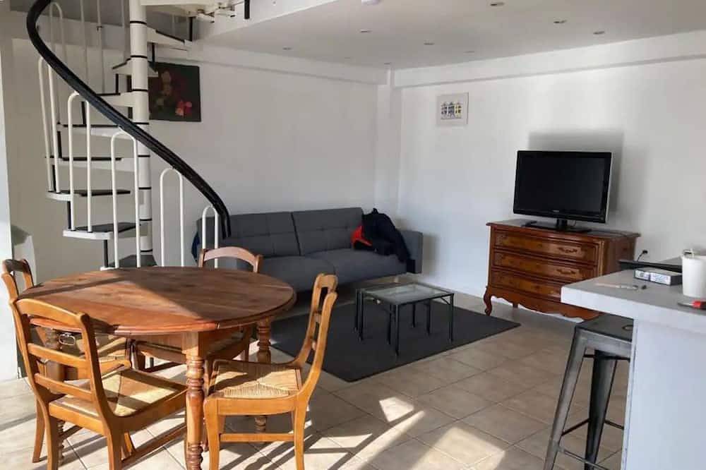 Appartement entier, Duplex soleil, cour extérieure, calme, ensoleillé in Pantin, Seine-Saint-Denis