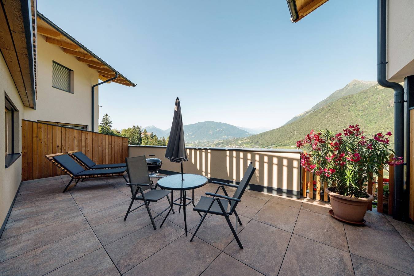 Bauernhaus 'Hochwart' mit Bergblick, privater Terrasse und Wi-Fi in Verdins, Schenna